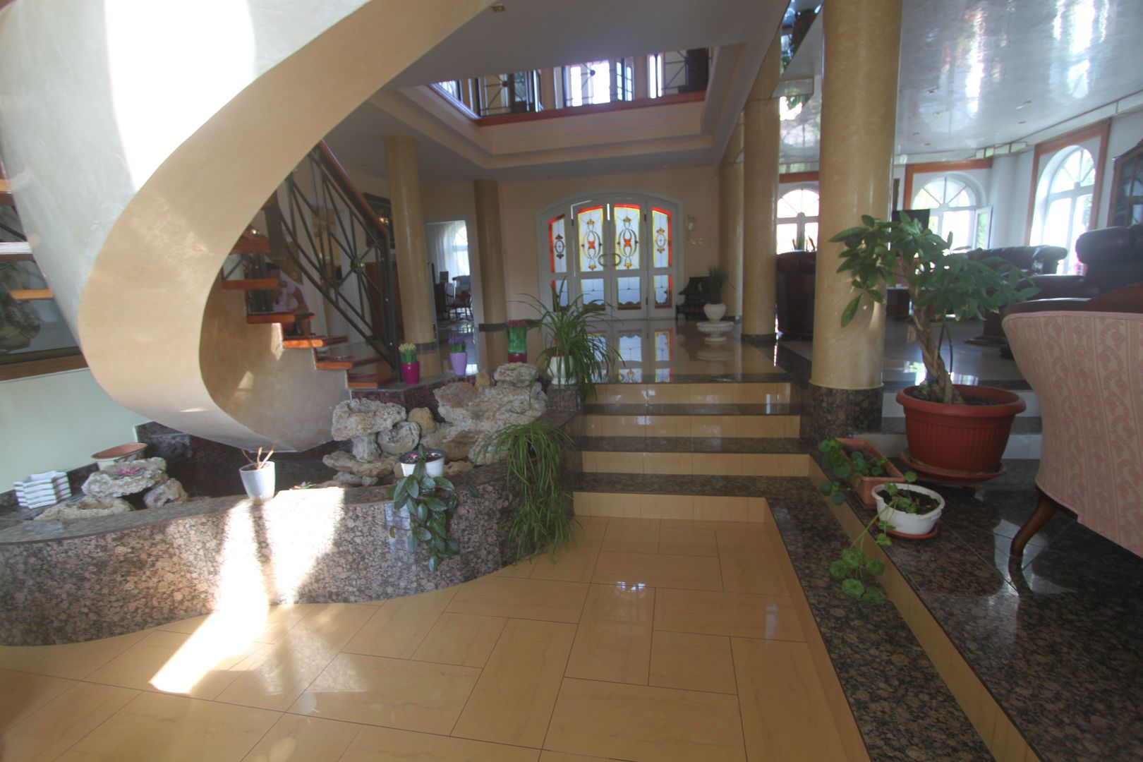 Casă / Vilă cu 8 camere de vânzare în zona Semicentral - Poză 3