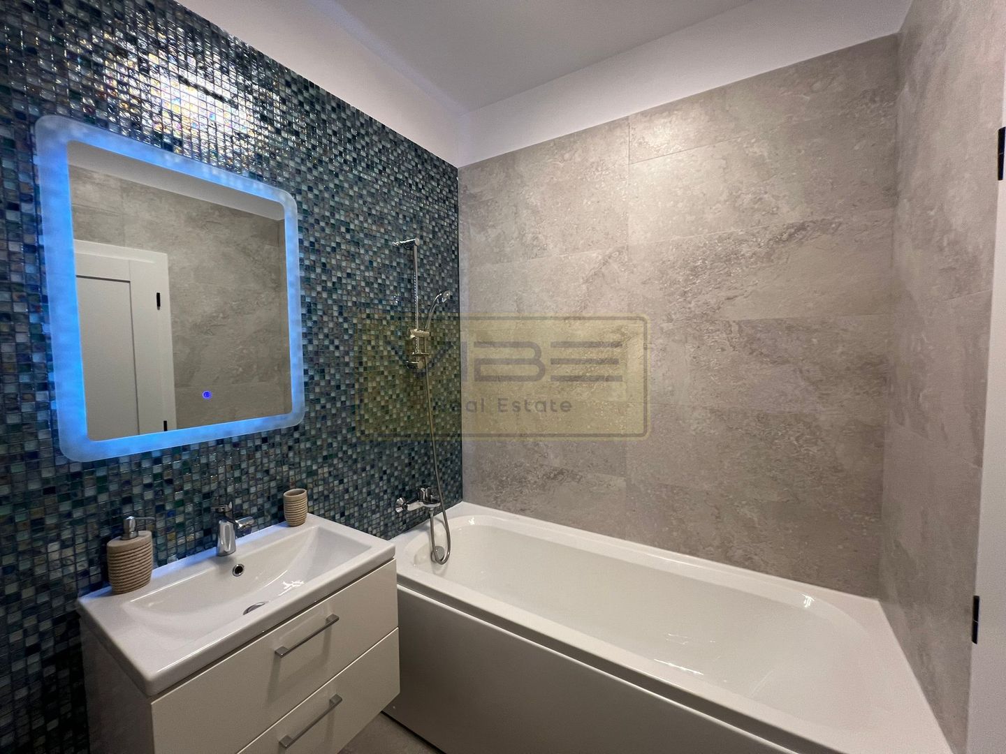 Apartament 2 camere central +parcare Arka Residence - Poză 15
