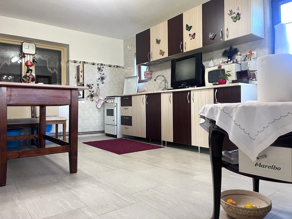 Aproape de oras! Vanzare casa cu 4 camere in Gura Ocnitei! - Poză 5