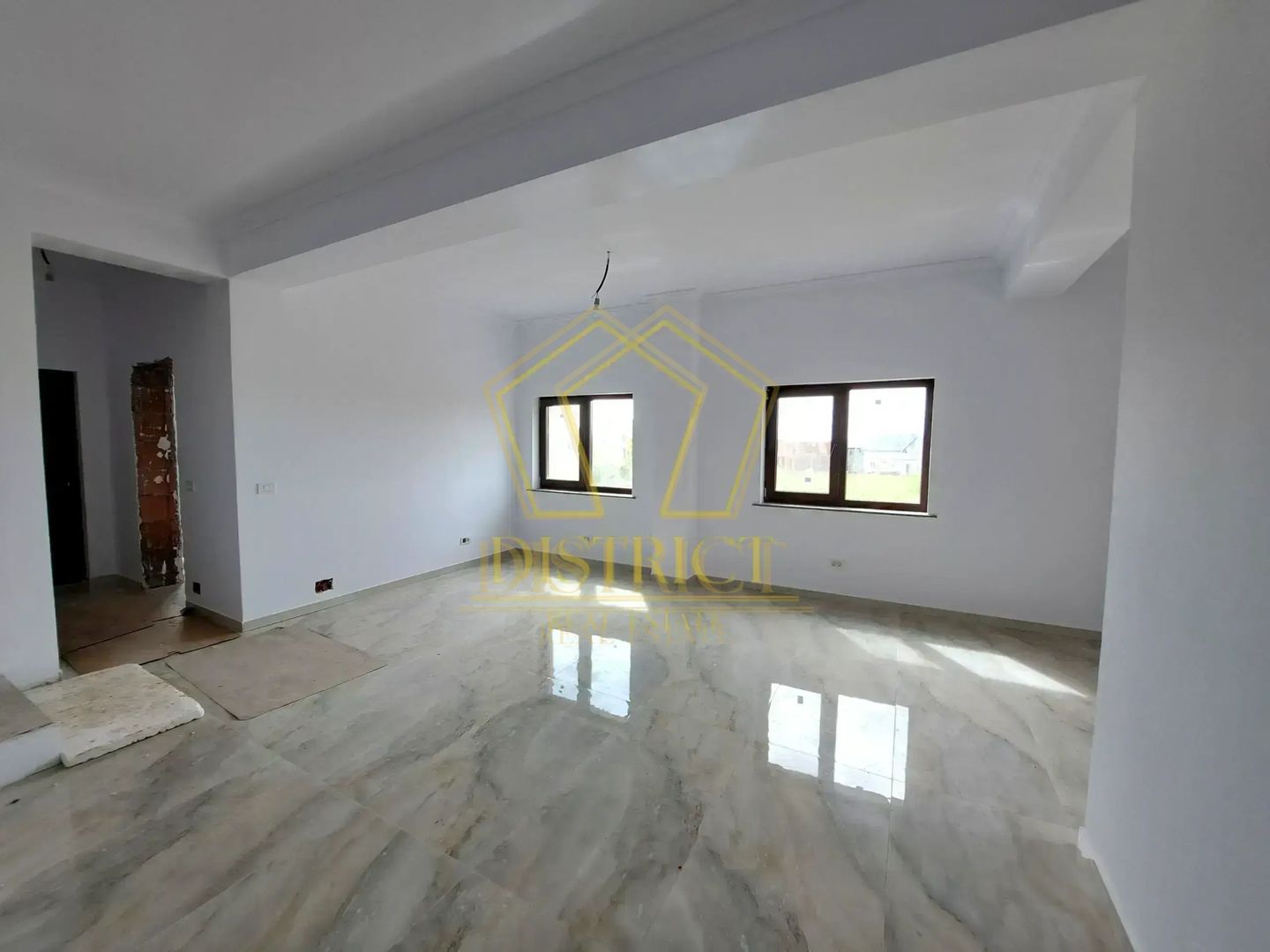 Duplex cu 5 camere, bucatarie inchisa, la cheie | Giarmata Mare - Poză 2