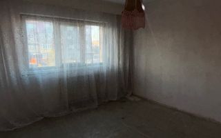 Apartament 3 camere de renovat la etaj 2 in Alba Iulia de Vânzare - Poză 2