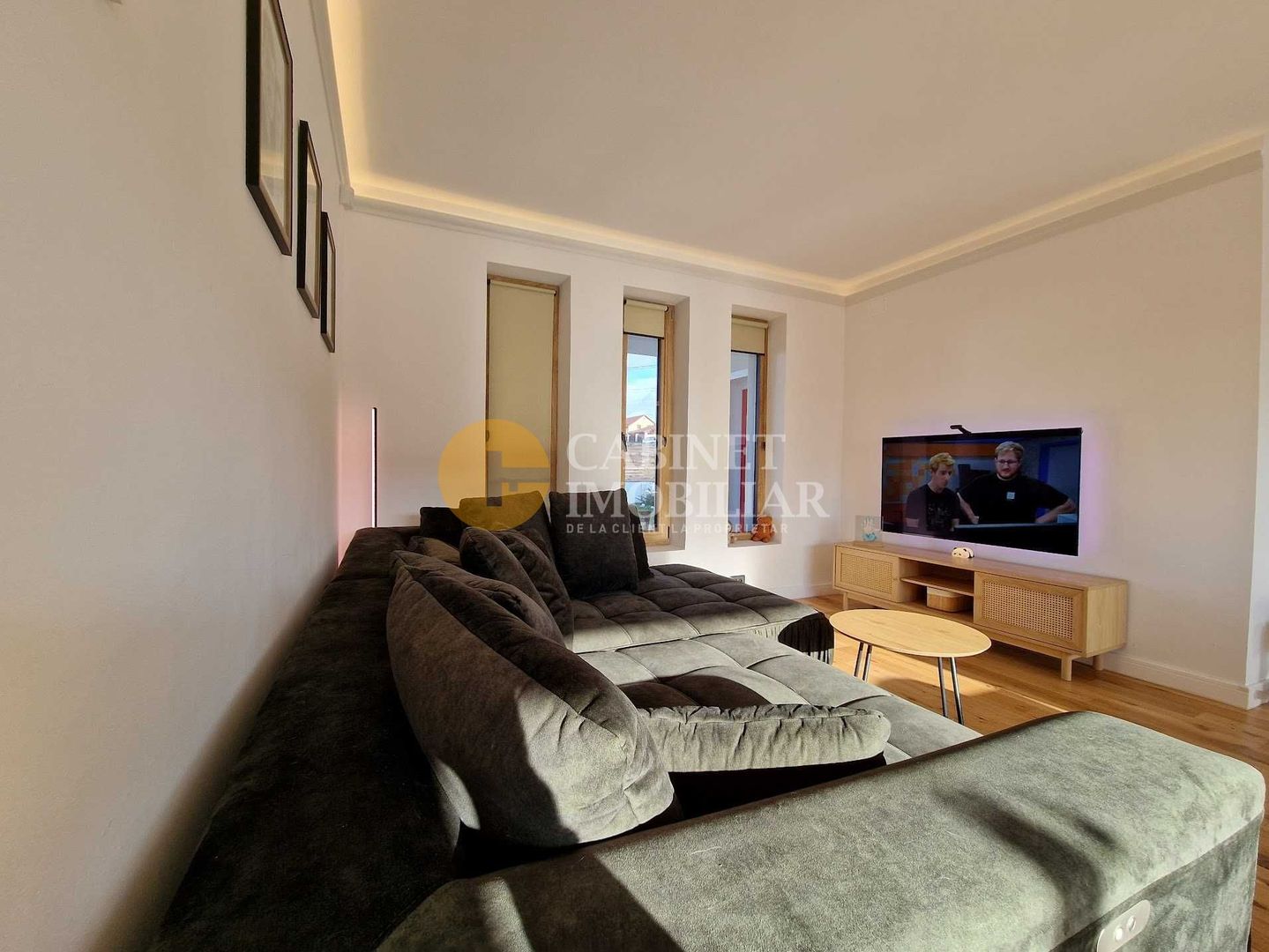 Casa spatioasa si moderna cu garaj, clasa energetica A, panouri solare - Poză 2