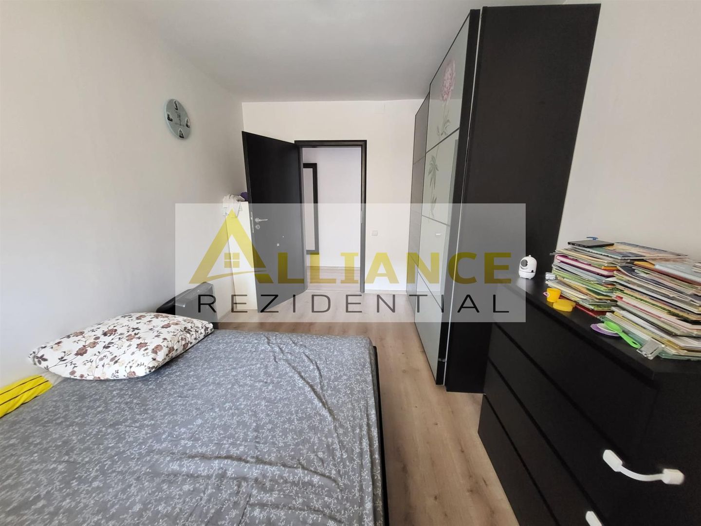 Apartament 3 camere de vanzare - Poză 2