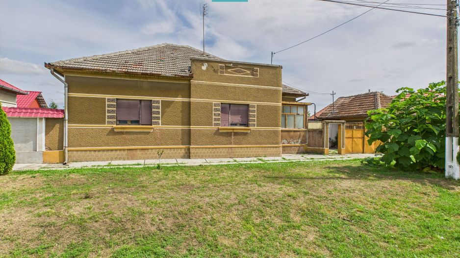 Casă cu teren de 2171 mp, zona centrală Șimand - Poză 1