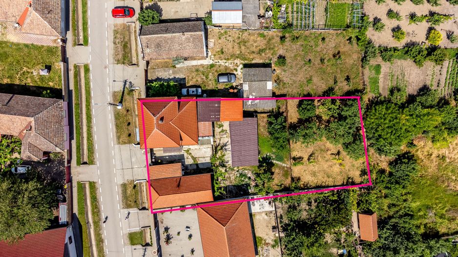 Casă cu 2 corpuri de clădire în Pecica, Arad. - Poză 2