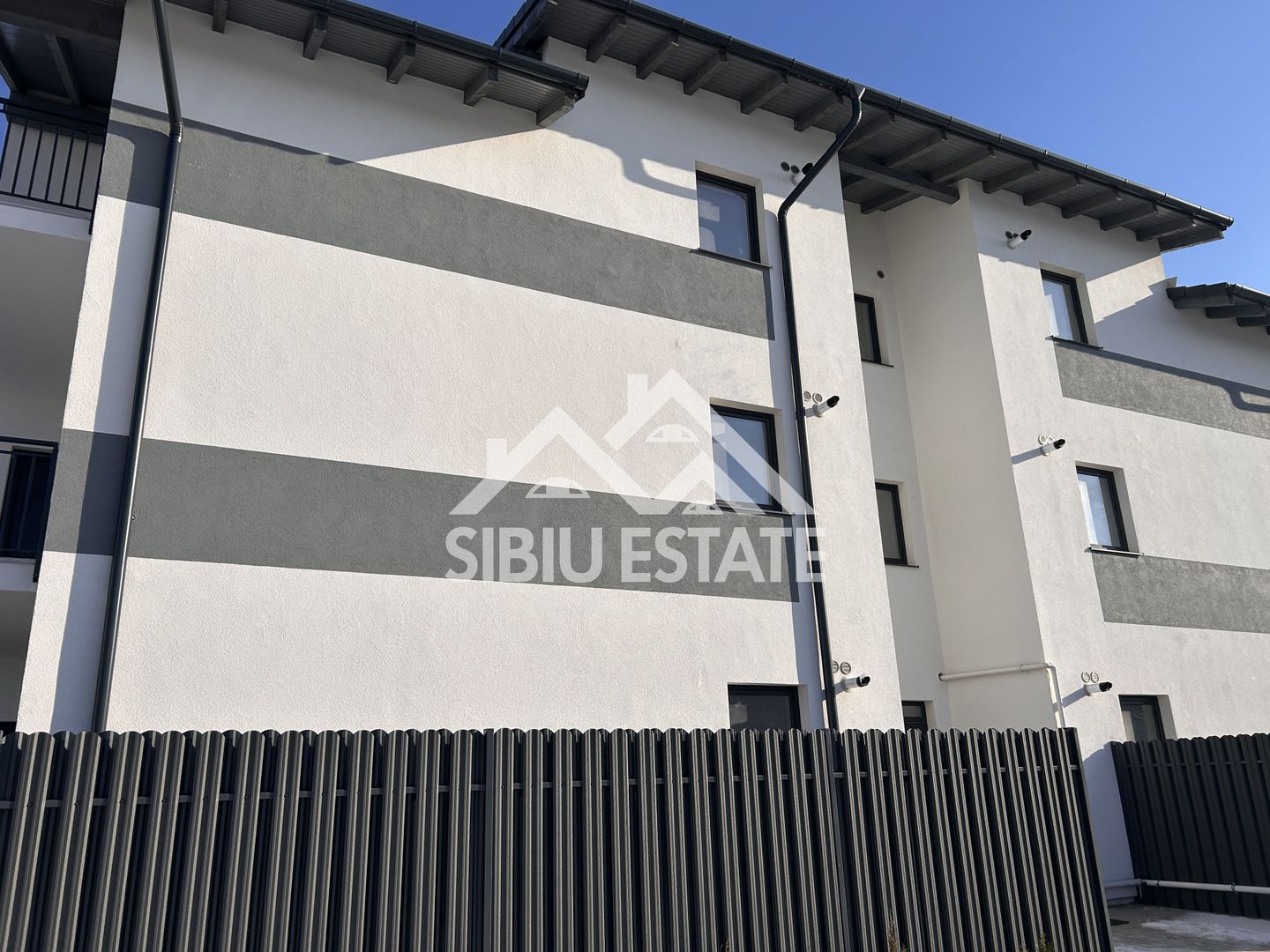 Investiția perfectă: apartament modern cu 2 camere si balcon în Șelimbăr - Poză 2