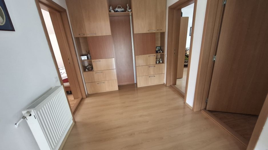 Casă individuală | 160 mp utili | 560 mp teren | Vizavi de intrarea în - Poză 10