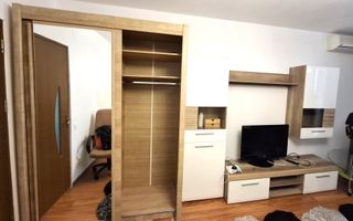 Gars. 31 mp, et 9/10, bloc reabilitat, instalații refăcute, mobilată și utilată - Poză 6