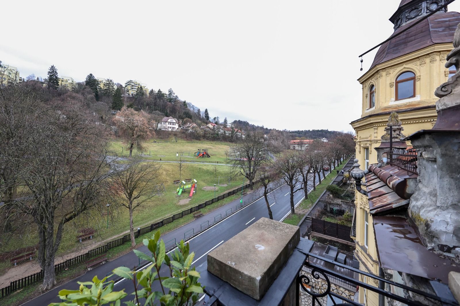 Bijuterie arhitecturală cu dotări smart in centrul Brasovului - Poză 36