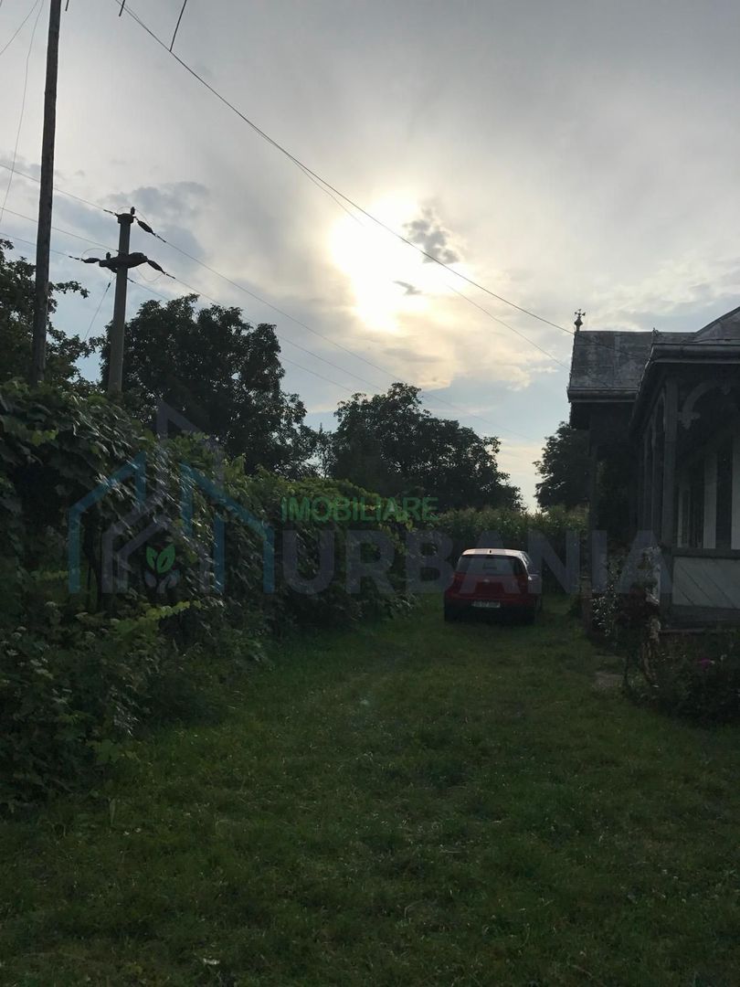 Casă de vânzare cu teren în comuna Vânători Neamț – zonă centrală - Poză 2