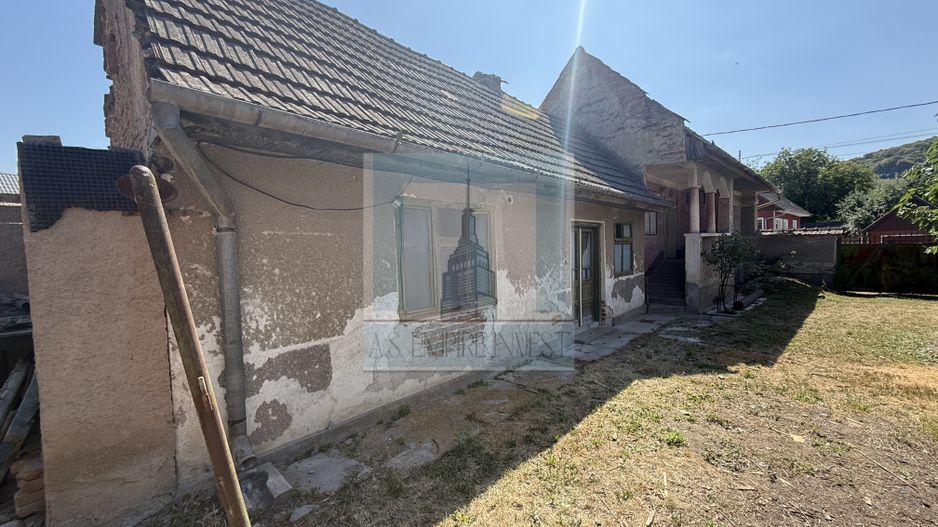 Casa 3 camere, beci ,teren 610 mp + grădină 620 mp-Loc. Cuciulata - Poză 3