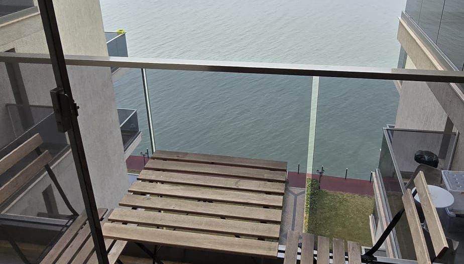 Studio modern de închiriat în Solid Butoaie – vedere la lac, parcare - Poză 2