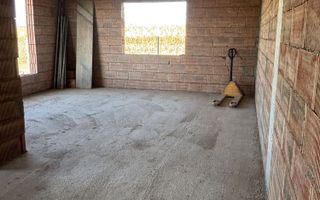 Casă la roșu cu beci de 30 mp și curte betonată, Târgu Frumos - Poză 6