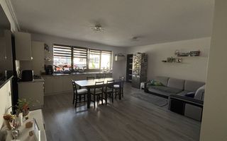 Apartament cu 3 camere, 70 mp, ansamblu cu drum privat. - Poză 2
