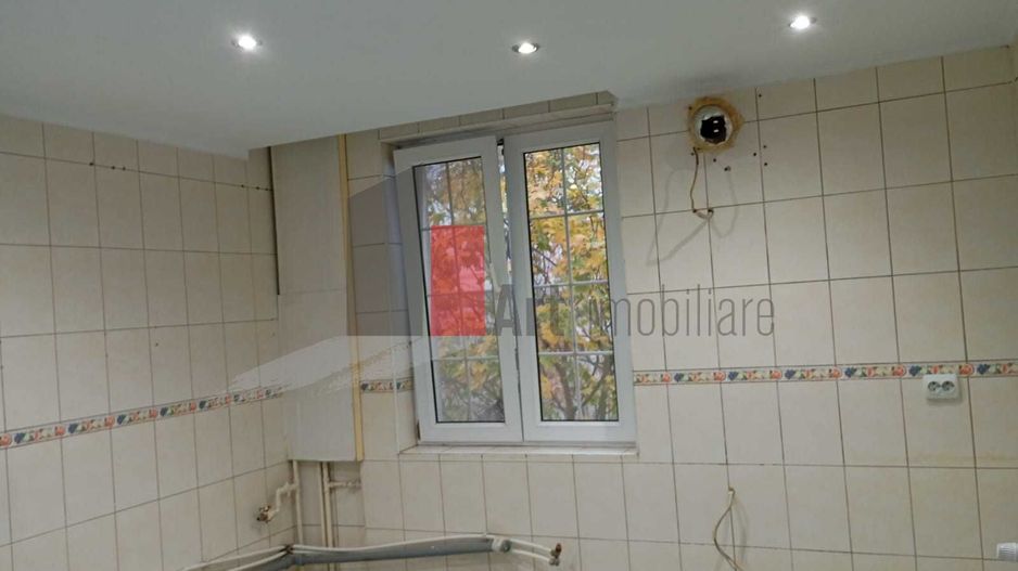 Apartament 2 camere, necesita renovare - Poză 3