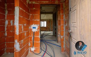 Vilă spațioasă cu vedere la pădure, la doar 15 minute de Bacău! - Poză 12