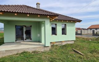 Casa la rosu cu toate utilitatile - Poză 2