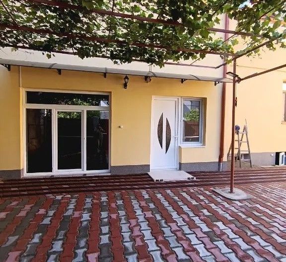 Casă 5 camere, 3 bai,2 bucătării, 200 mp utili, 370 mp teren - Poză 16