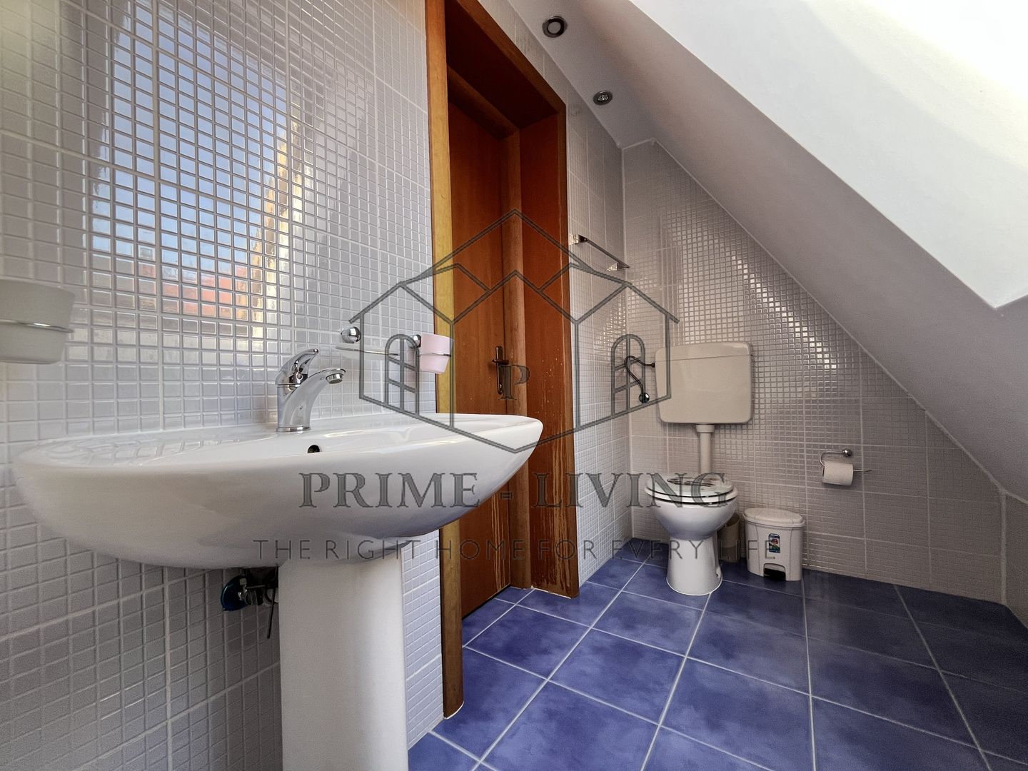 VILA EXTRAORDINARĂ CU 6 CAMERE LA INCHIRIERE LANGA BRITISH SCHOOL - Poză 17