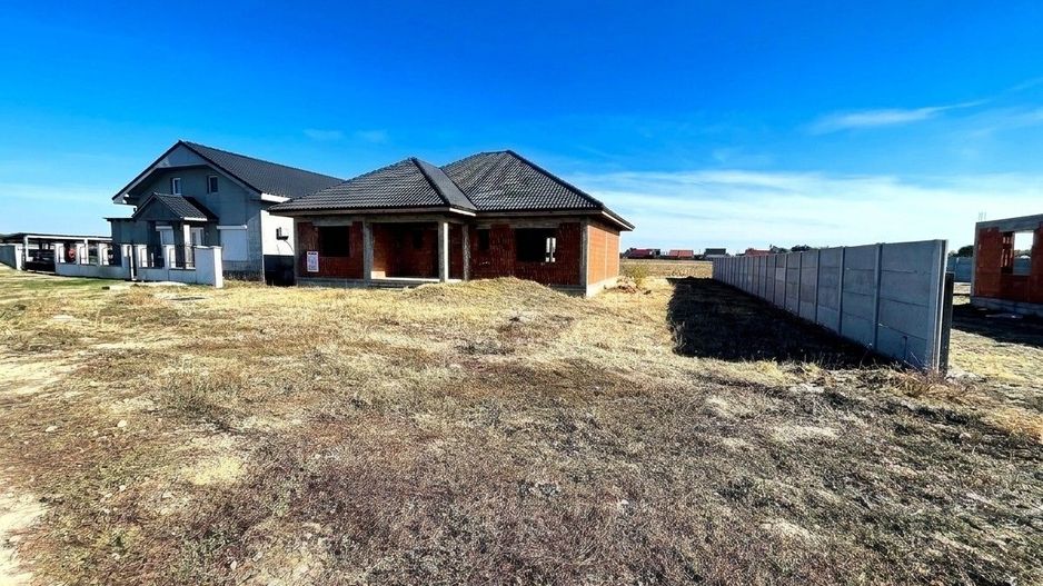 Casă Parter Spațioasă în Tărian, 160 mp Utili, Teren 681 mp - Poză 1