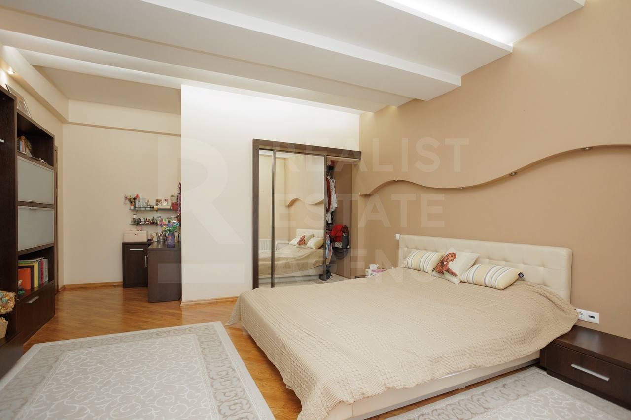 Vânzare, apartament 2 camere, living, bulevardul Traian, Botanica. - Poză 8