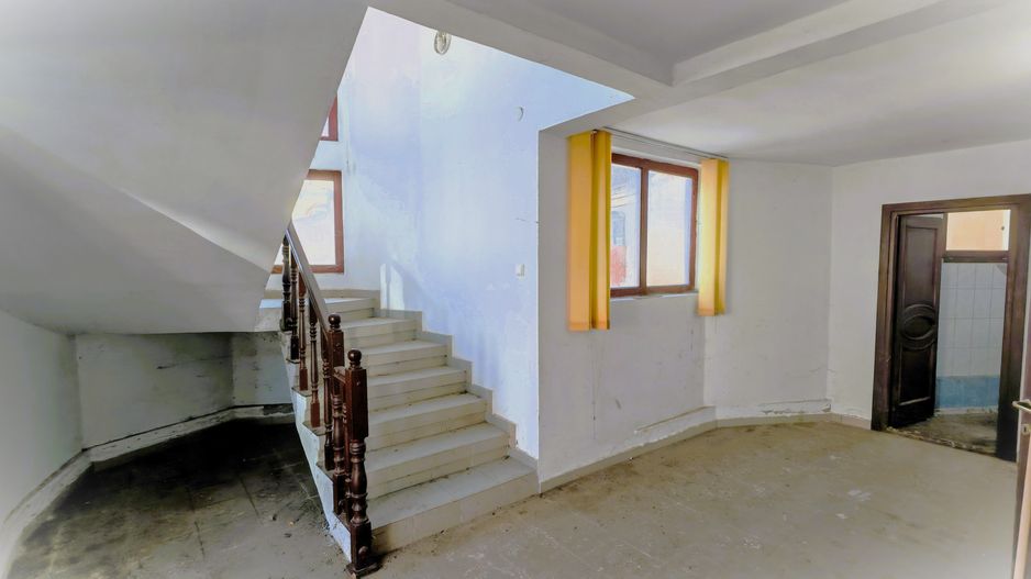 Cladire P+4 Rasnov- Central, IDEAL INVESTITIE. - Poză 1