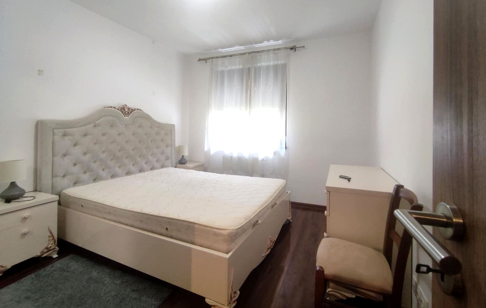 Inchiriem apartament 2 camere spatios intr-un bloc tip vila zona Tractorul - Poză 6