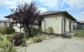 ​Casă 3 camere, 2 băi, curte generoasă 471 mp - Complex Luna, Balotești - Poză 12
