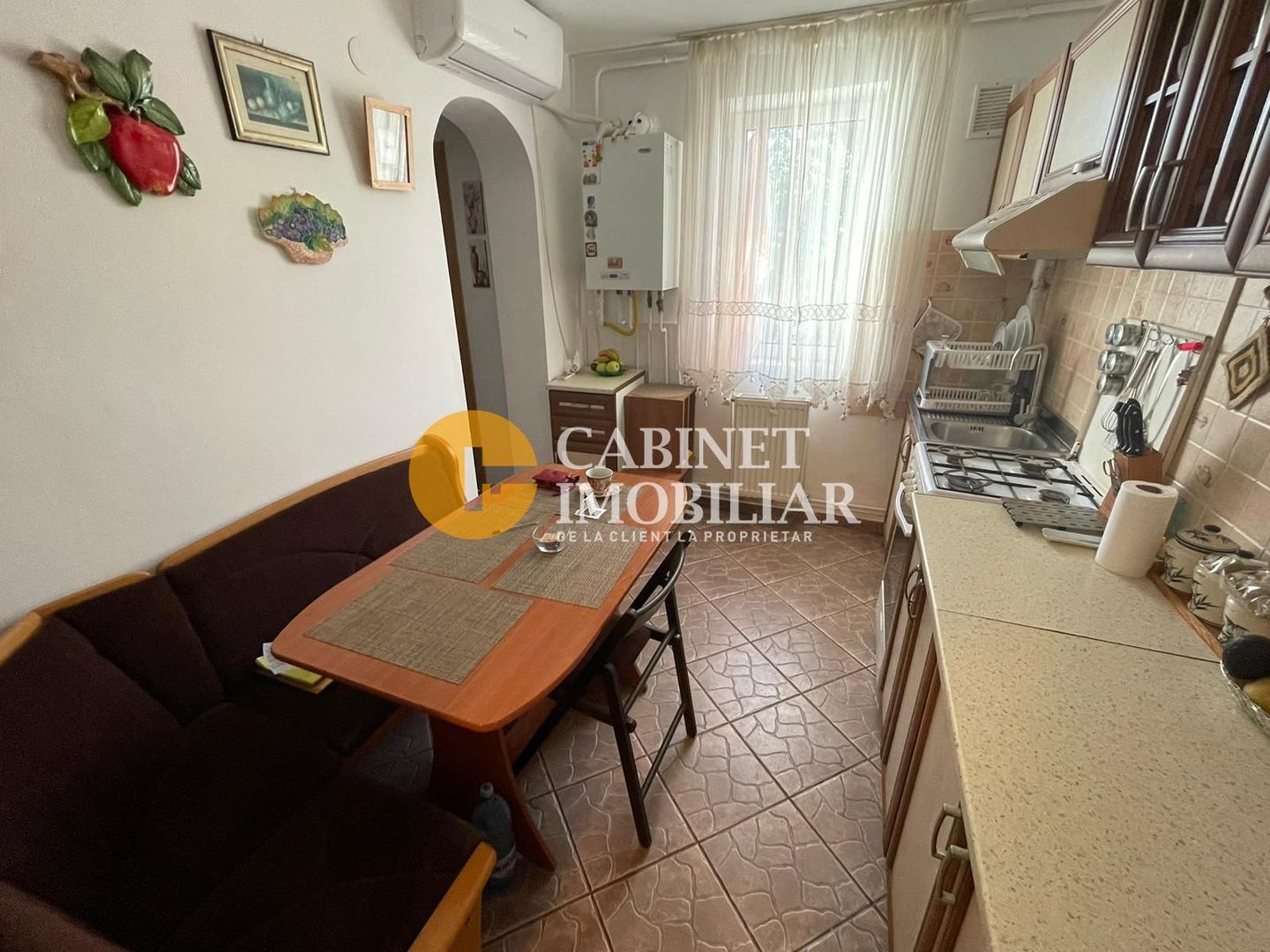 Tudor Vladimirescu str Tepes Voda - decomandat- an 1978 - mobilat - Poză 4