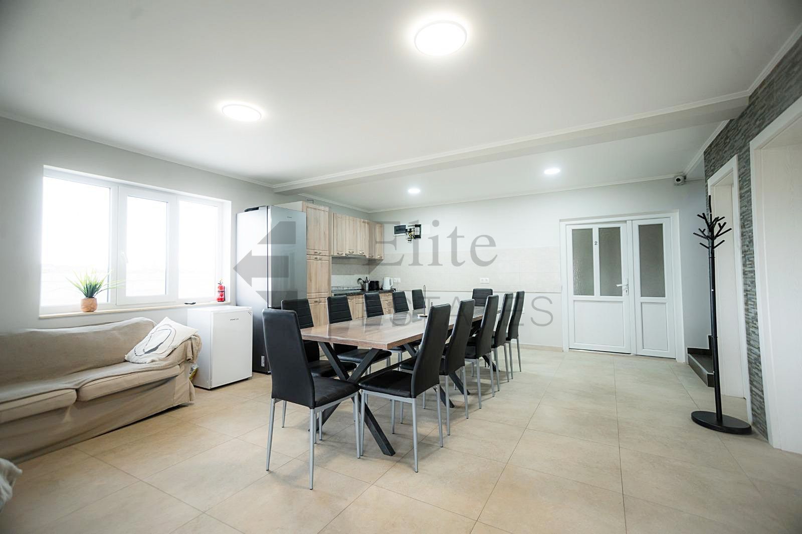 Casa / Pensiune de inchiriat in Baile 1 Mai din Bior - Poză 15