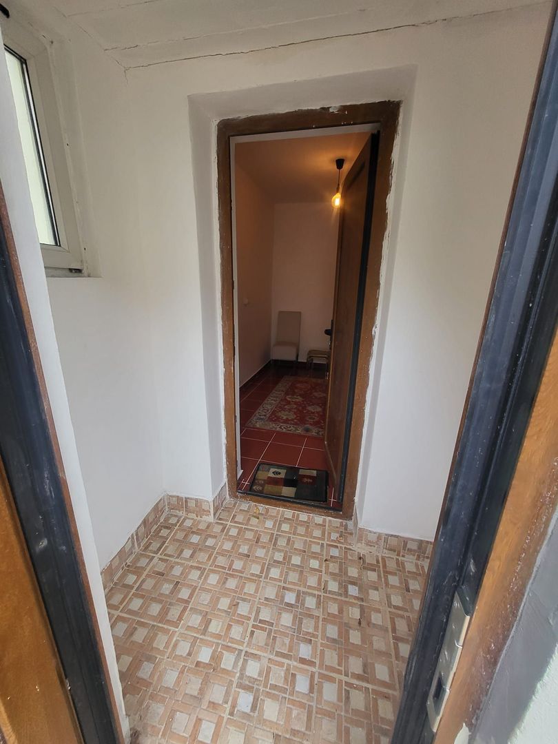 Casa mica, tip studio, centrala si curte proprie, 700 m distanta metrou Iancului - Poză 4