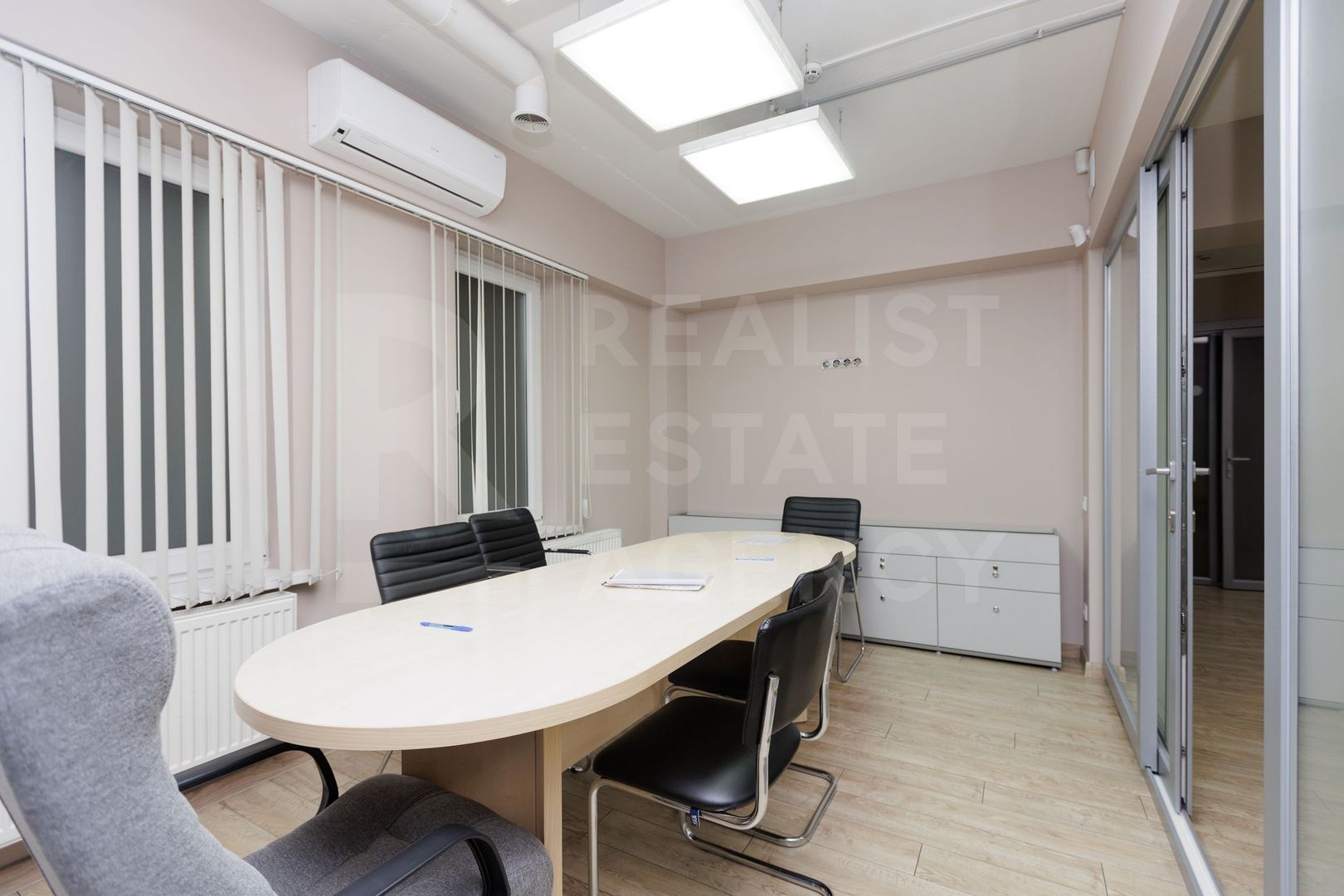 Chirie, oficiu 157 mp, strada București, Centru - Poză 2