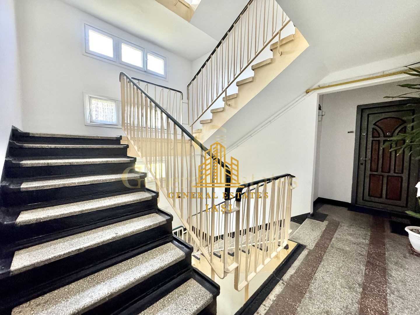 Vânzare apartament cu 2 camere 52 m.p. în Pod Roș - Poză 16