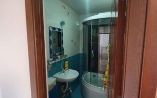 De vânzare apartament cu 4 camere decomandat, zona Piața Mare - Poză 4