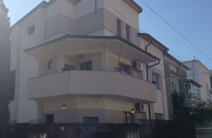 vila 6 camere | Tineretului | 3 parcari | renovata complet - Poză 1