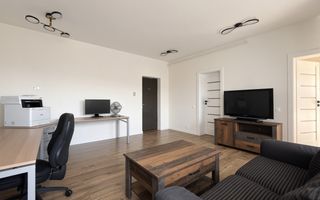 Apartament cu o camera de închiriat, balcon, parcare,  Jucu-Herghelie - Poză 1