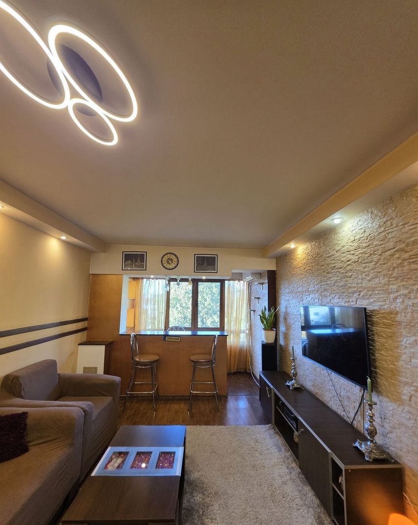 Vanzare Apartament 2 camere, etaj 6/10, balcon open-space cu bar, – Favorit - Poză 1