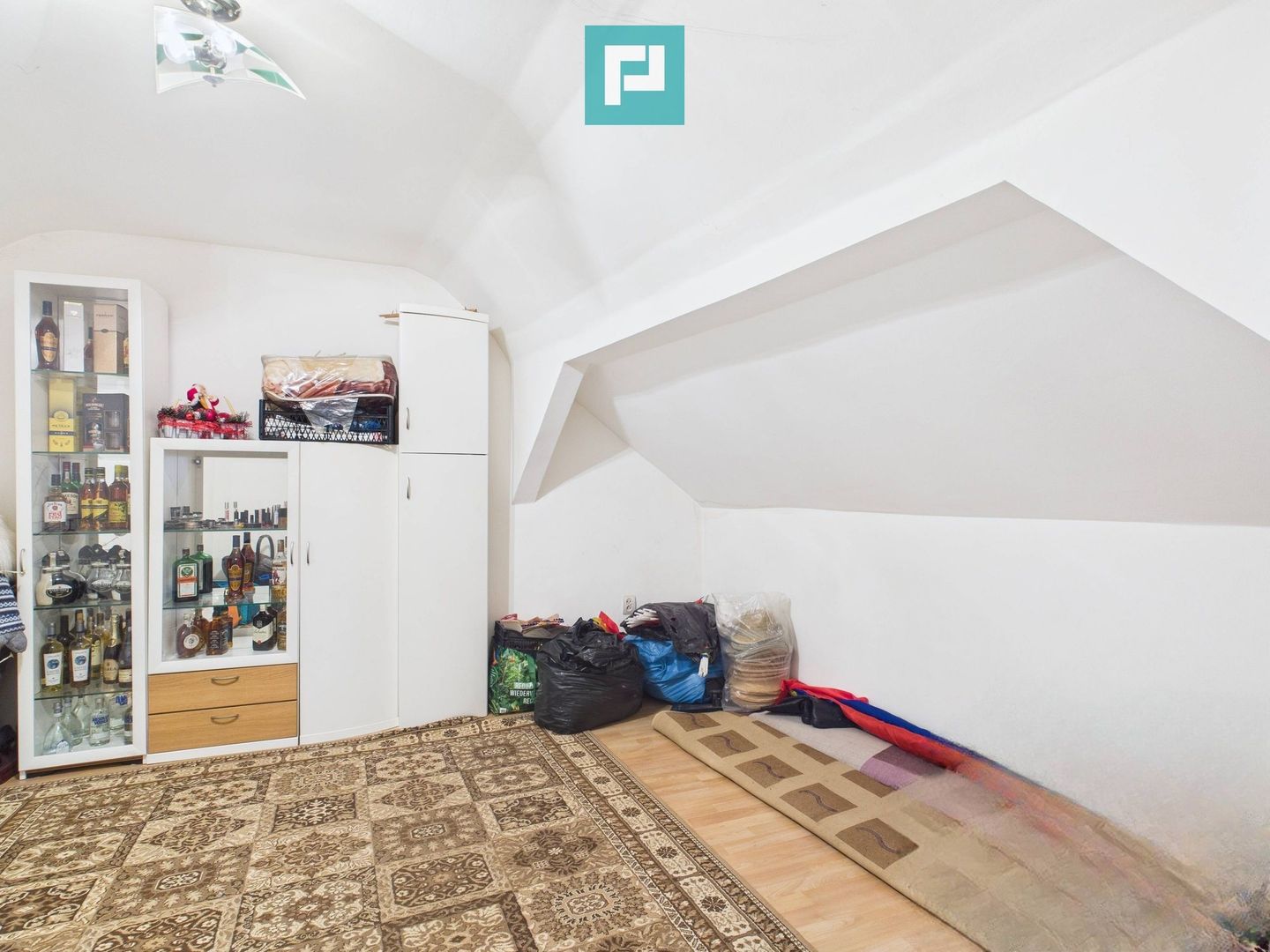 Două case, curte mare, lângă Castelul Huniazilor - Poză 24