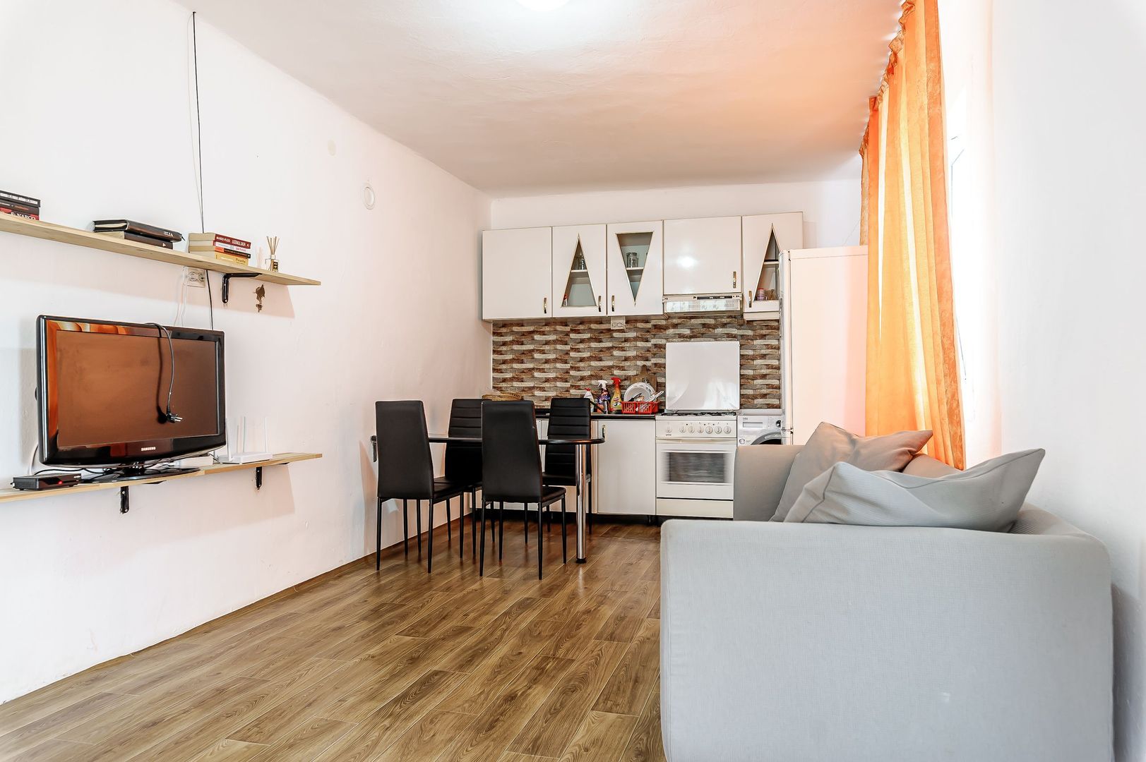 Ofertă rară! Casă cu teren generos în Poltura! - Poză 5