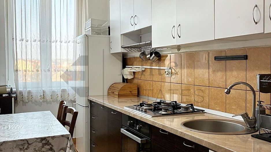 Apartament decomandat cu 2 camere central in Oradea - Poză 4