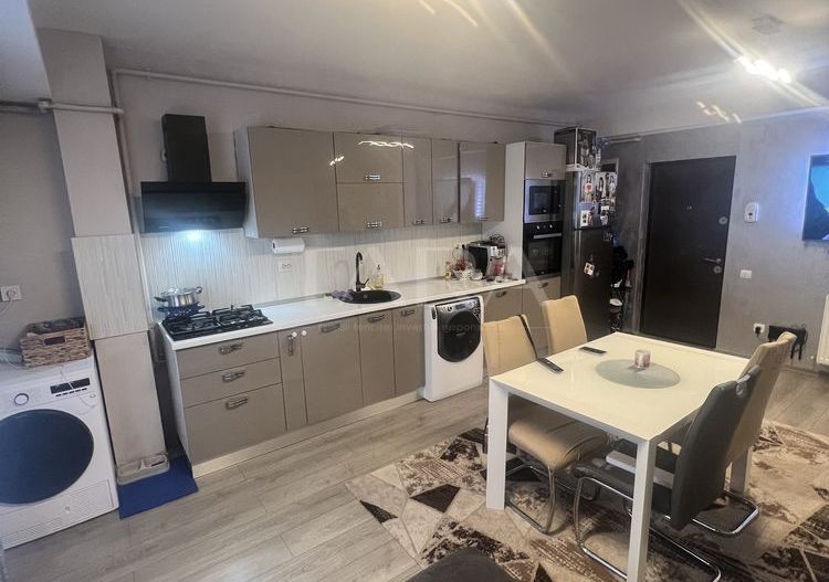 Vând apartament cu 2 camere în Florești, zona Florilor. - Poză 4