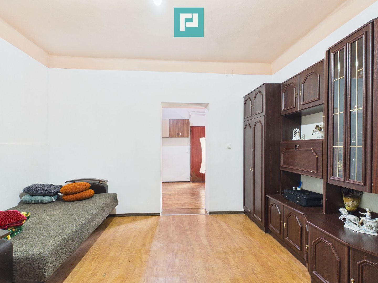 2 case separate + curte 1400 mp – Zona Dâmbovița - Poză 14