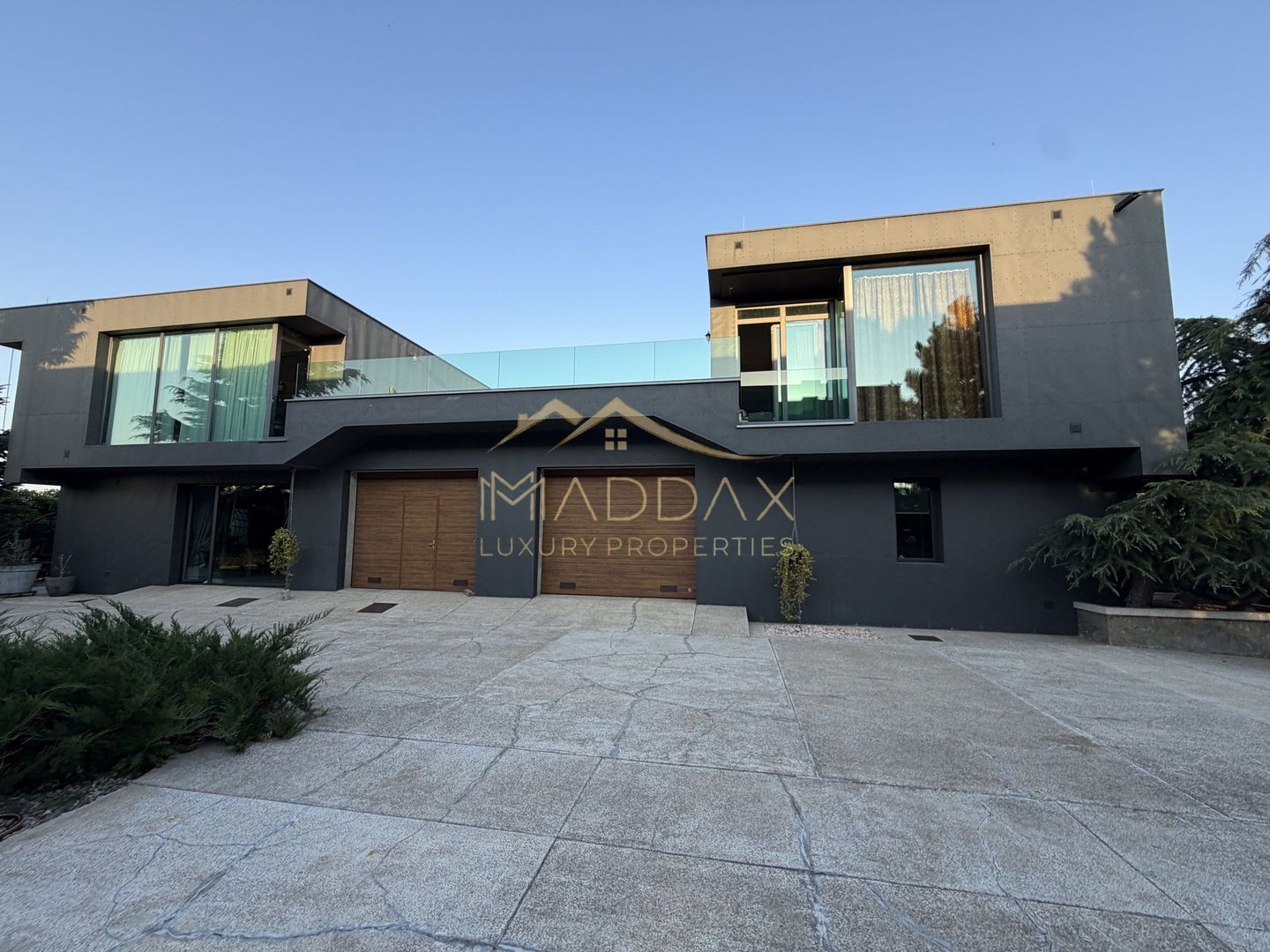 Vila Exclusivista *2223mp teren* / Piscina proprie / 5 garaje / Otopeni - Poză 1