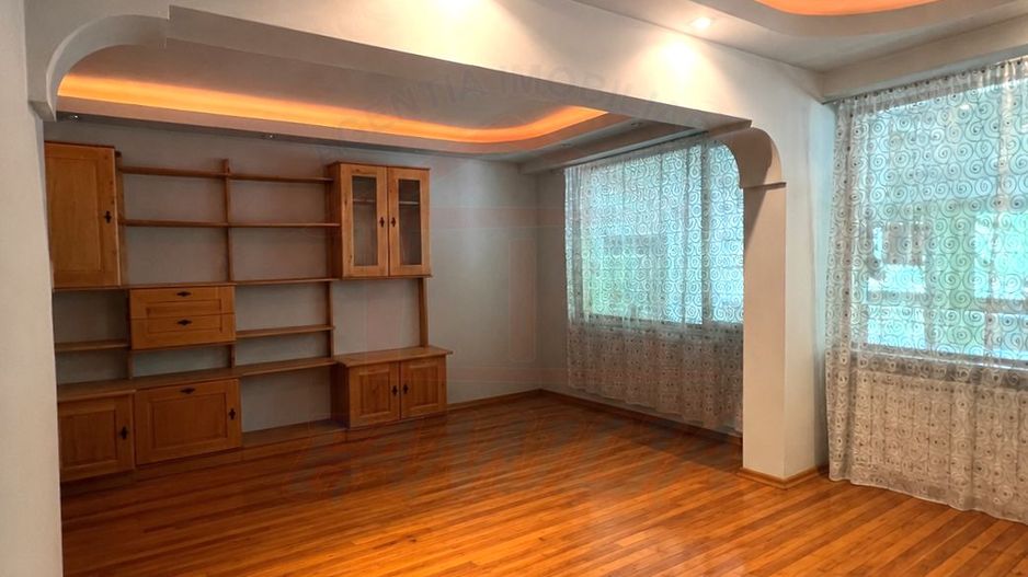 Apartament spațios și luminos cu 4 camere, 2 băi și terasă – Micro 20 - Poză 1