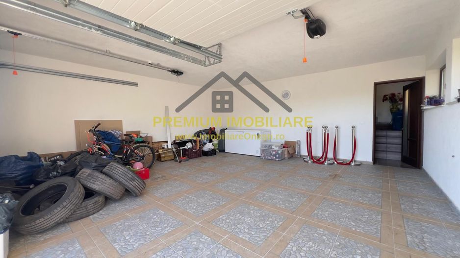 Vilă P+M cu teren de 4.200 mp + Garaj - Onești - Poză 30