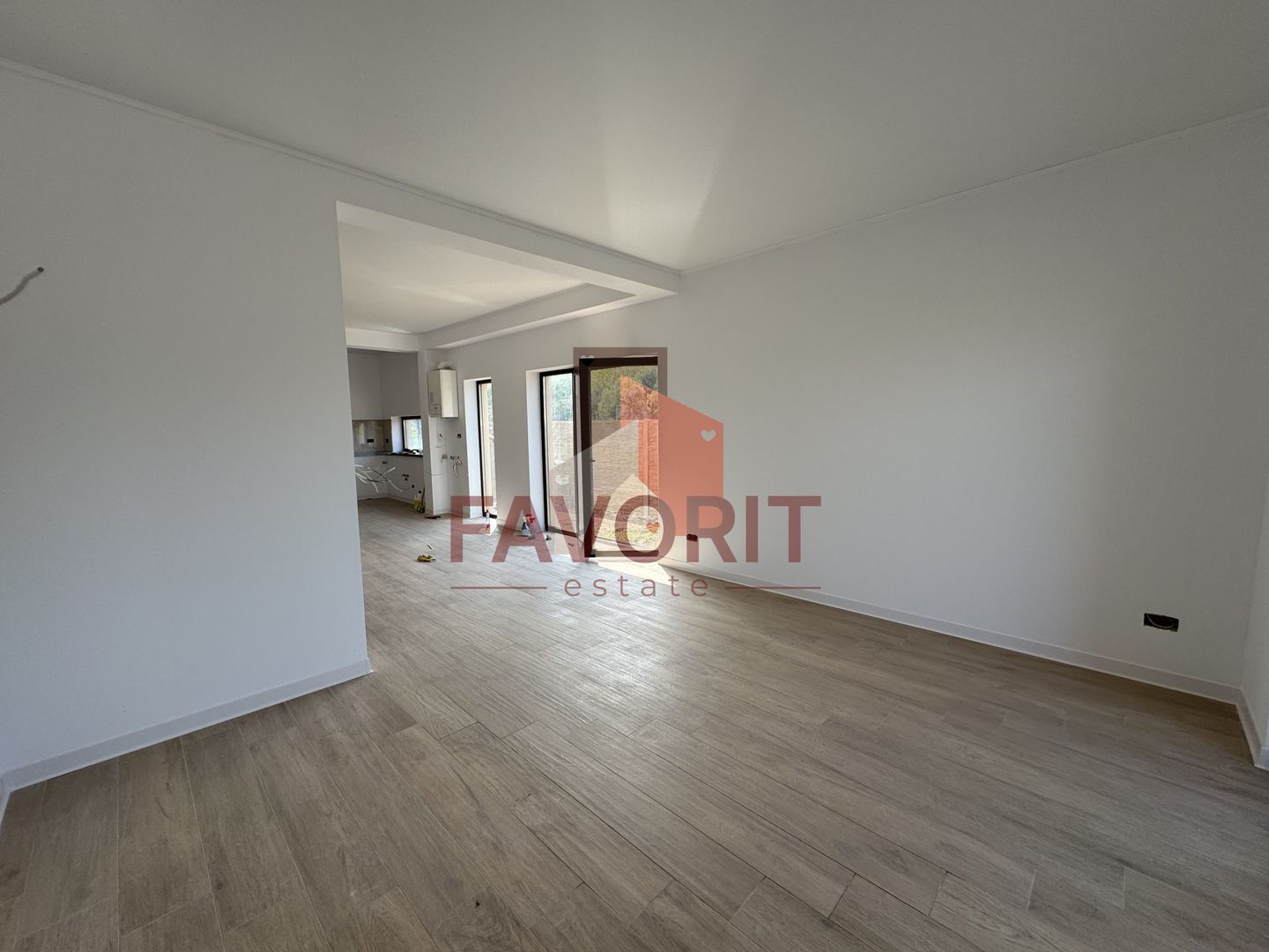 Finisat la cheie. Langa padure. Toate utilitatile - Poză 2