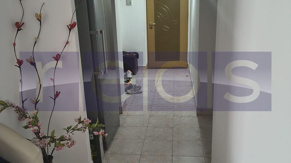 VANZARE 4 CAMERE DECOMANDAT -PARCARE -BULEVARDUL  GHENCEA - Poză 2