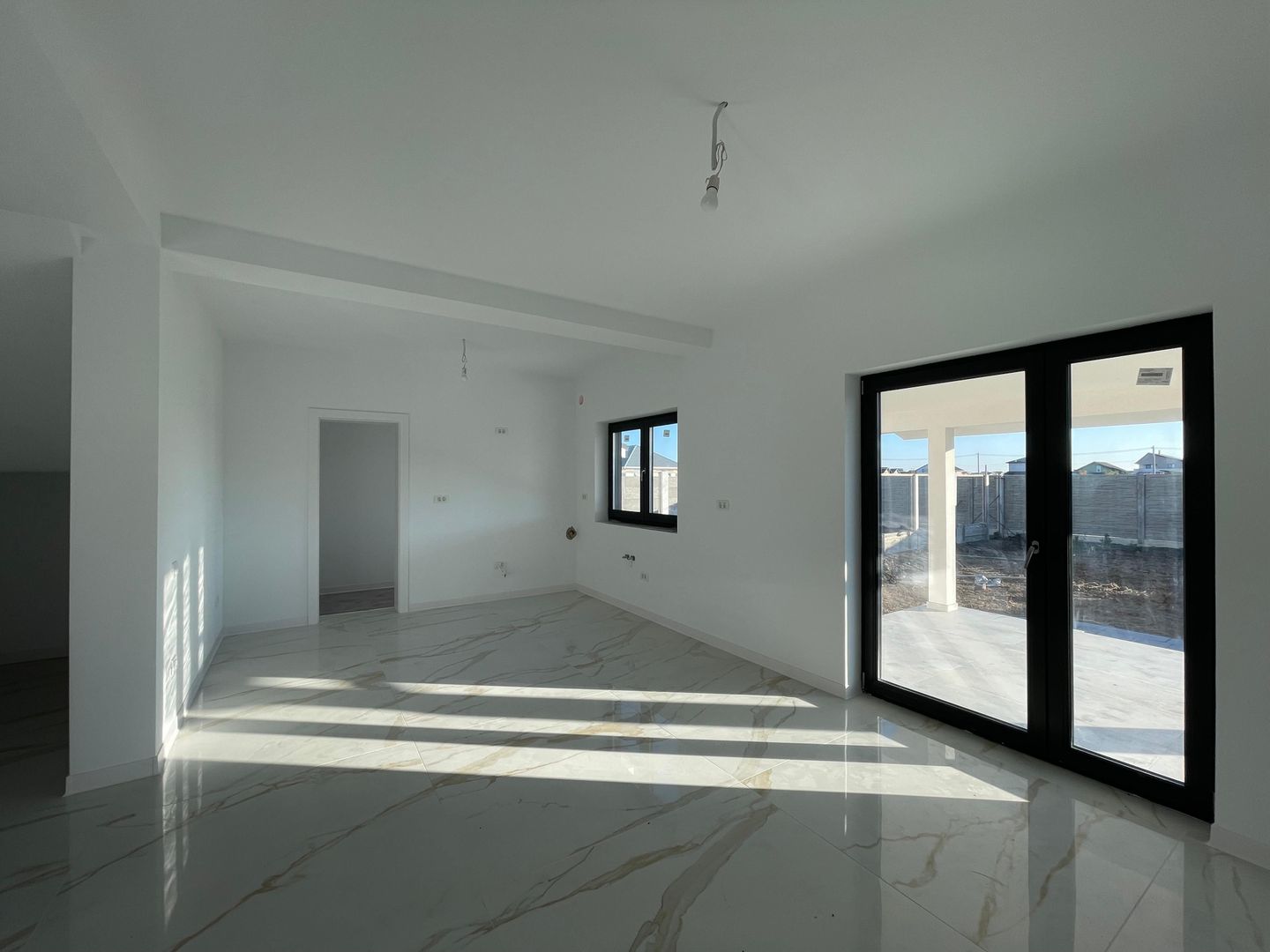 Duplex despartit prin camera tehnica - finisaje premium - Poză 3