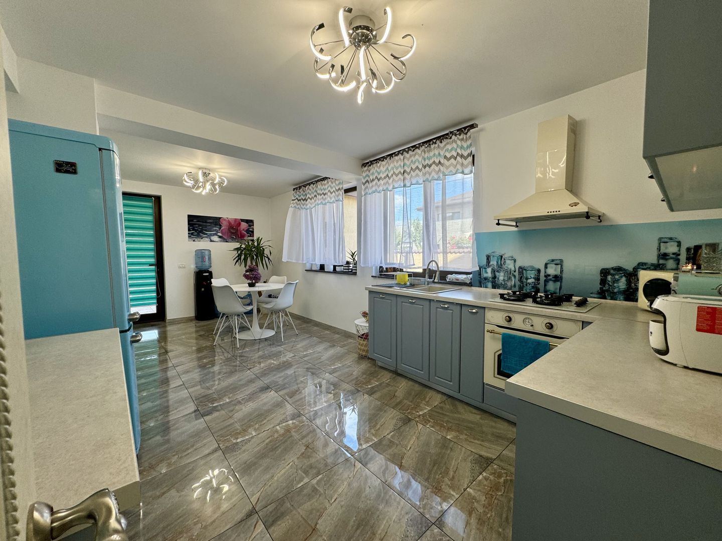 Berceni - VILĂ UNICAT, spațioasă, curte 1.000 mp, la 7 min metrou - Poză 10