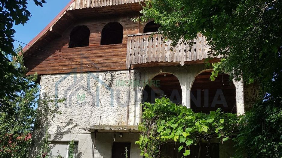 Casă cu 5 camere, mansardă și garaj în cartierul Bucium, Iași - Poză 1